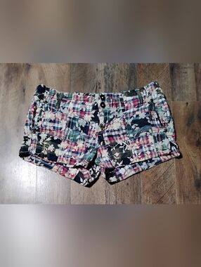 American Eagle Quilted Floral Shorts Women's Size: 4